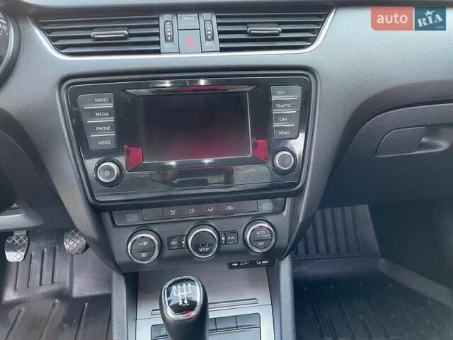 Сірий Шкода Октавія, об'ємом двигуна 1.6 л та пробігом 315 тис. км за 9000 $, фото 16 на Automoto.ua
