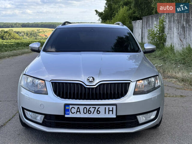 Серый Шкода Октавия, объемом двигателя 1.6 л и пробегом 260 тыс. км за 10000 $, фото 3 на Automoto.ua