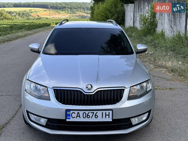 Серый Шкода Октавия, объемом двигателя 1.6 л и пробегом 260 тыс. км за 10000 $, фото 1 на Automoto.ua