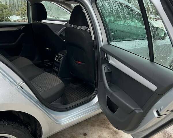 Серый Шкода Октавия, объемом двигателя 1.6 л и пробегом 370 тыс. км за 9500 $, фото 5 на Automoto.ua