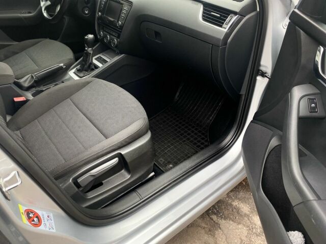 Сірий Шкода Октавія, об'ємом двигуна 2 л та пробігом 205 тис. км за 10500 $, фото 4 на Automoto.ua