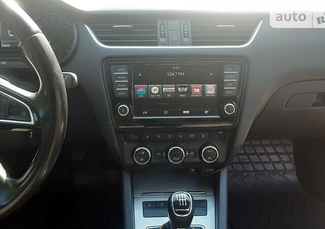 Шкода Октавия 2014 в Львове на Automoto.ua Серый Шкода Октавия, объемом двигателя 1.6 л и пробегом 294 тыс. км за 11499 $, фото 11 на Automoto.ua