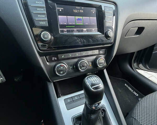 Серый Шкода Октавия, объемом двигателя 1.6 л и пробегом 259 тыс. км за 10199 $, фото 15 на Automoto.ua