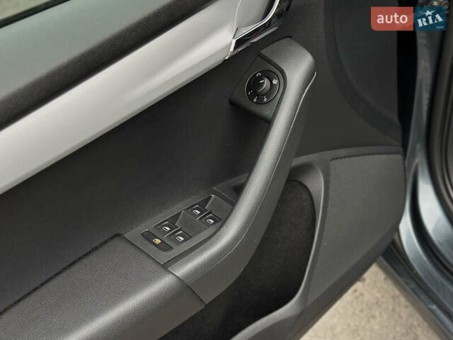 Сірий Шкода Октавія, об'ємом двигуна 1.6 л та пробігом 286 тис. км за 10999 $, фото 25 на Automoto.ua