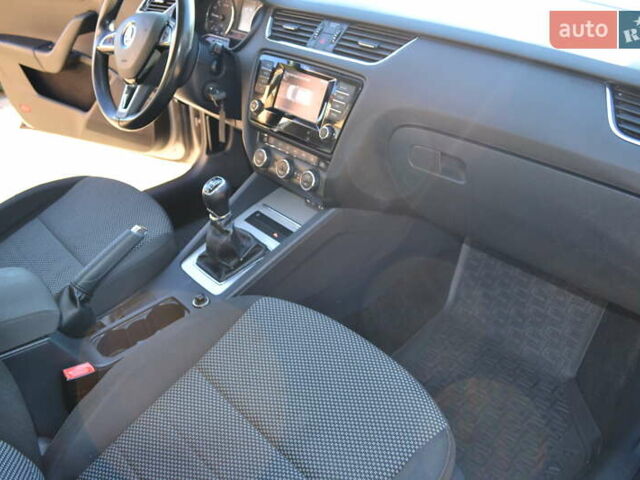 Серый Шкода Октавия, объемом двигателя 2 л и пробегом 228 тыс. км за 12500 $, фото 18 на Automoto.ua