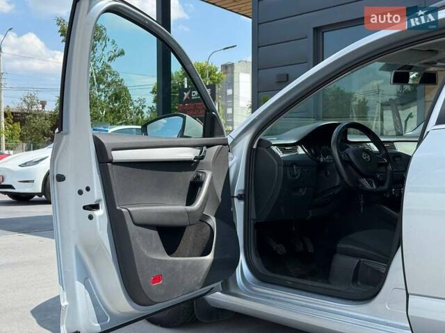 Серый Шкода Октавия, объемом двигателя 1.6 л и пробегом 293 тыс. км за 9796 $, фото 18 на Automoto.ua