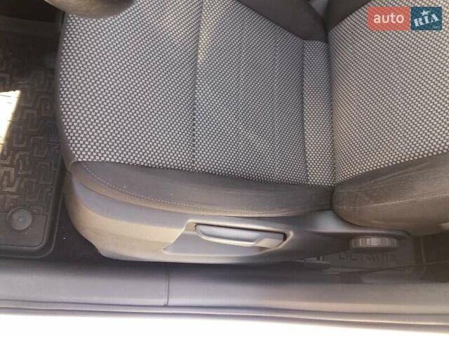 Серый Шкода Октавия, объемом двигателя 1.6 л и пробегом 208 тыс. км за 12300 $, фото 14 на Automoto.ua