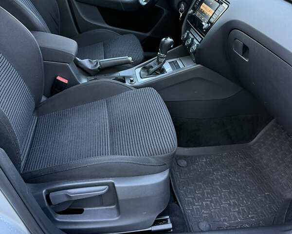 Серый Шкода Октавия, объемом двигателя 2 л и пробегом 225 тыс. км за 13950 $, фото 17 на Automoto.ua