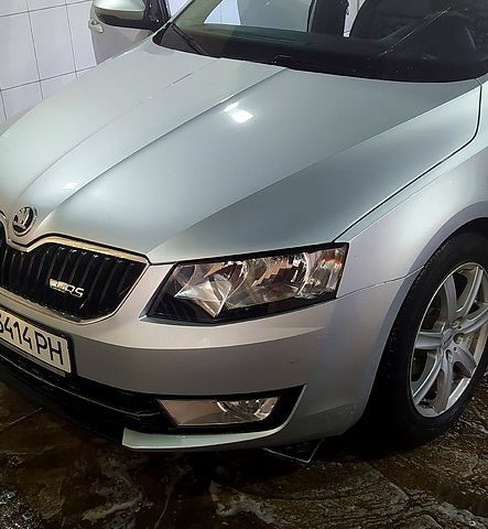 Серый Шкода Октавия, объемом двигателя 1.6 л и пробегом 320 тыс. км за 10500 $, фото 2 на Automoto.ua
