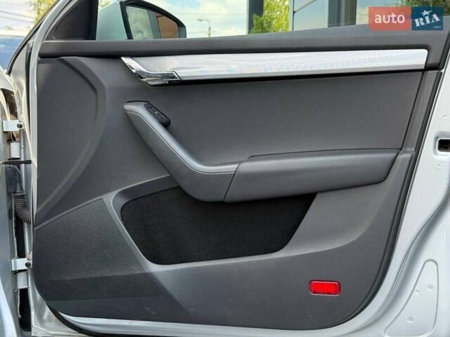 Серый Шкода Октавия, объемом двигателя 1.6 л и пробегом 293 тыс. км за 9796 $, фото 45 на Automoto.ua