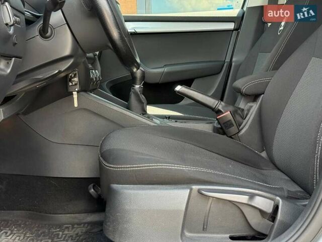 Серый Шкода Октавия, объемом двигателя 1.6 л и пробегом 293 тыс. км за 9796 $, фото 21 на Automoto.ua