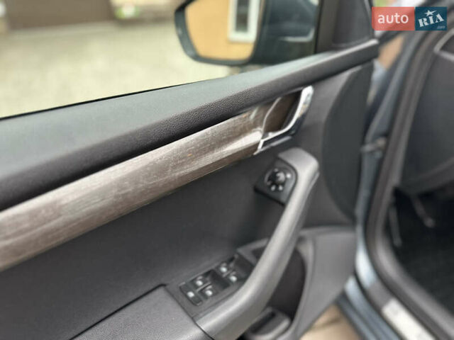 Серый Шкода Октавия, объемом двигателя 2 л и пробегом 262 тыс. км за 15750 $, фото 13 на Automoto.ua