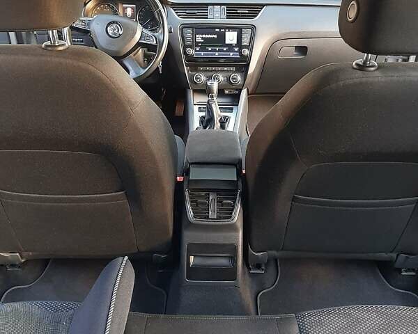 Шкода Октавия 2015 в Калуше на Automoto.ua Серый Шкода Октавия, объемом двигателя 1.6 л и пробегом 313 тыс. км за 10300 $, фото 10 на Automoto.ua