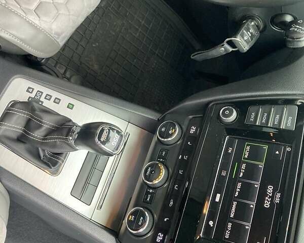 Серый Шкода Октавия, объемом двигателя 2 л и пробегом 269 тыс. км за 13300 $, фото 18 на Automoto.ua