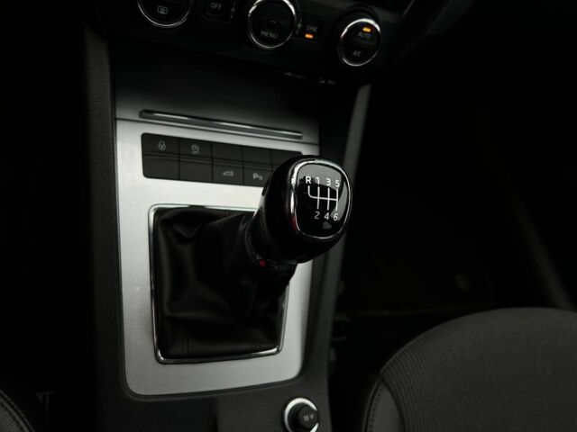 Серый Шкода Октавия, объемом двигателя 2 л и пробегом 239 тыс. км за 12500 $, фото 16 на Automoto.ua