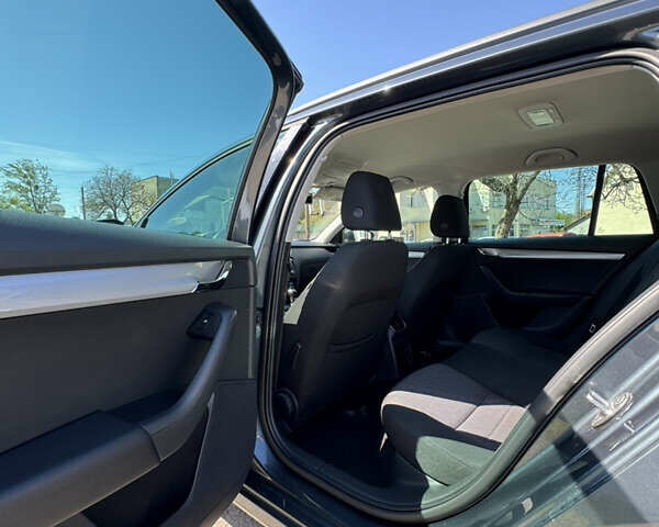 Сірий Шкода Октавія, об'ємом двигуна 2 л та пробігом 300 тис. км за 13000 $, фото 8 на Automoto.ua