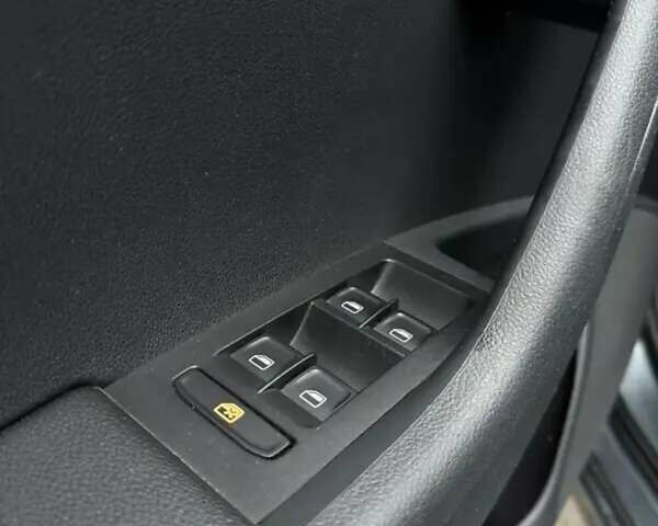 Серый Шкода Октавия, объемом двигателя 2 л и пробегом 284 тыс. км за 11800 $, фото 8 на Automoto.ua