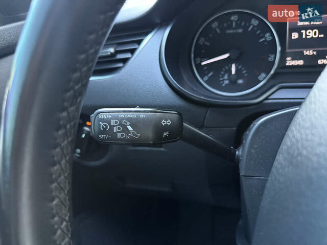 Сірий Шкода Октавія, об'ємом двигуна 1.8 л та пробігом 234 тис. км за 11900 $, фото 45 на Automoto.ua