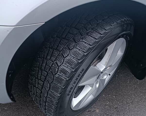 Серый Шкода Октавия, объемом двигателя 1.6 л и пробегом 212 тыс. км за 11900 $, фото 2 на Automoto.ua