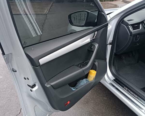 Серый Шкода Октавия, объемом двигателя 1.6 л и пробегом 212 тыс. км за 11900 $, фото 7 на Automoto.ua