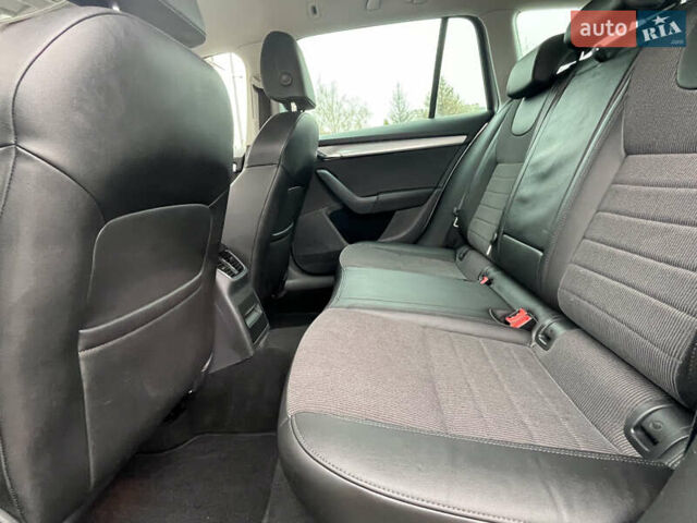 Серый Шкода Октавия, объемом двигателя 1.97 л и пробегом 239 тыс. км за 12500 $, фото 14 на Automoto.ua