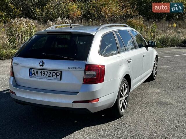 Серый Шкода Октавия, объемом двигателя 2 л и пробегом 297 тыс. км за 12500 $, фото 3 на Automoto.ua