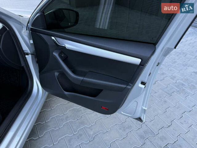 Серый Шкода Октавия, объемом двигателя 1.8 л и пробегом 236 тыс. км за 12700 $, фото 51 на Automoto.ua