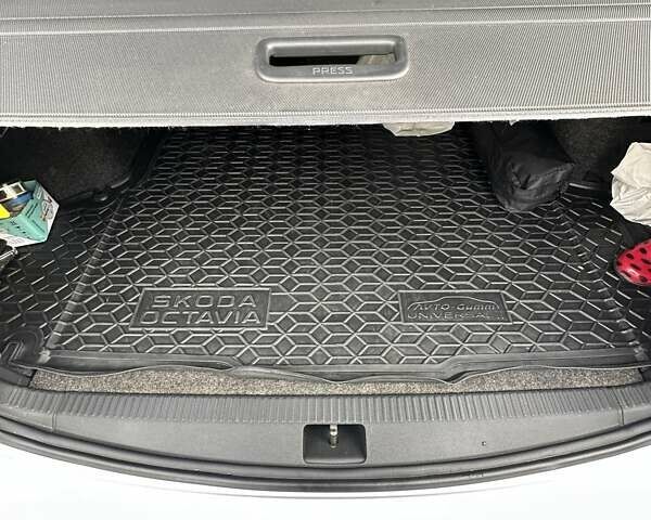 Сірий Шкода Октавія, об'ємом двигуна 1.6 л та пробігом 266 тис. км за 12000 $, фото 13 на Automoto.ua