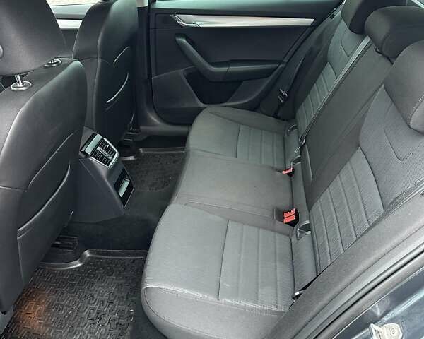 Серый Шкода Октавия, объемом двигателя 2 л и пробегом 229 тыс. км за 11750 $, фото 15 на Automoto.ua