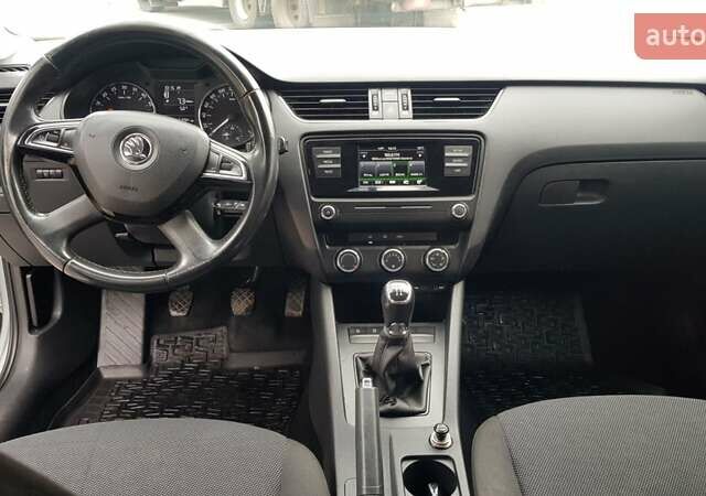 Шкода Октавія 2015 у Коломые на Automoto.ua Сірий Шкода Октавія, об'ємом двигуна 1.6 л та пробігом 345 тис. км за 8799 $, фото 14 на Automoto.ua