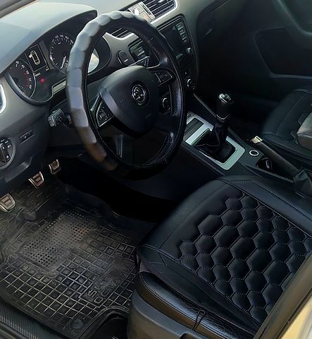 Серый Шкода Октавия, объемом двигателя 1.6 л и пробегом 320 тыс. км за 10500 $, фото 1 на Automoto.ua