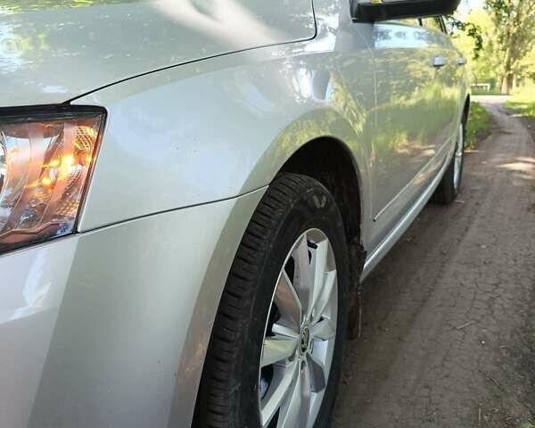 Шкода Октавія 2015 у Карловке на Automoto.ua Сірий Шкода Октавія, об'ємом двигуна 1.6 л та пробігом 286 тис. км за 11700 $, фото 15 на Automoto.ua