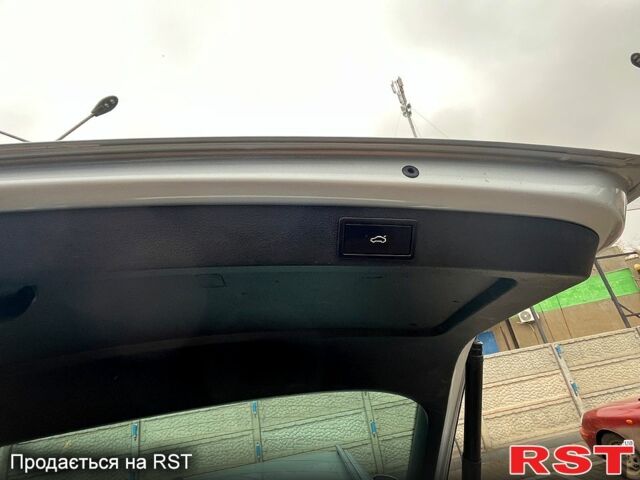 Серый Шкода Октавия, объемом двигателя 2 л и пробегом 239 тыс. км за 12500 $, фото 7 на Automoto.ua