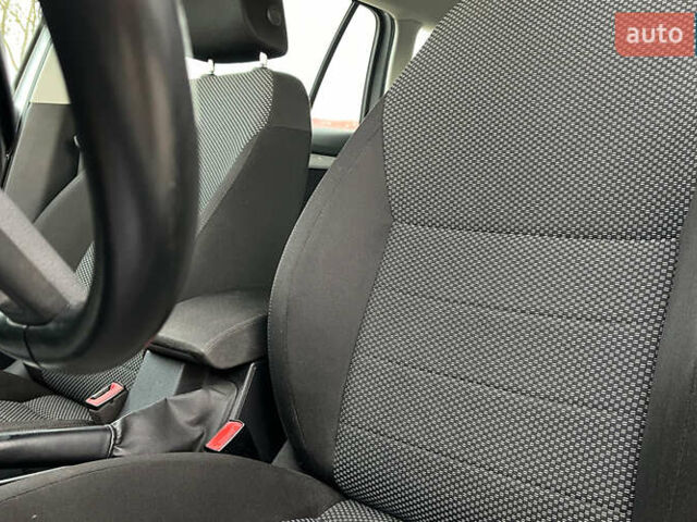 Серый Шкода Октавия, объемом двигателя 1.6 л и пробегом 305 тыс. км за 11600 $, фото 18 на Automoto.ua