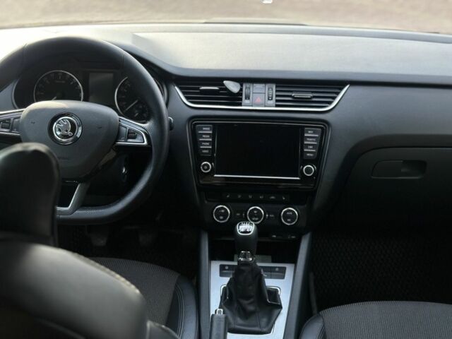 Сірий Шкода Октавія, об'ємом двигуна 2 л та пробігом 270 тис. км за 9900 $, фото 23 на Automoto.ua