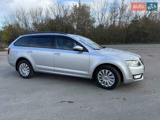 Шкода Октавия 2015 в Кролевце на Automoto.ua Серый Шкода Октавия, объемом двигателя 1.6 л и пробегом 197 тыс. км за 11850 $, фото 3 на Automoto.ua