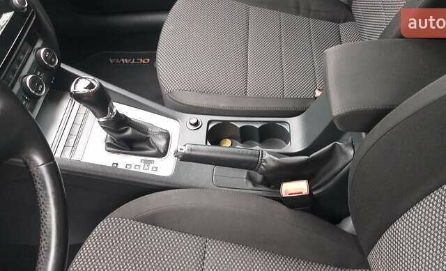 Серый Шкода Октавия, объемом двигателя 1.6 л и пробегом 230 тыс. км за 10550 $, фото 9 на Automoto.ua