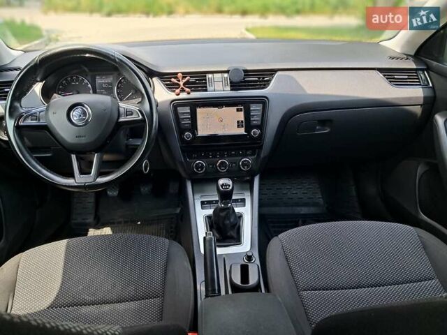 Серый Шкода Октавия, объемом двигателя 1.6 л и пробегом 208 тыс. км за 12300 $, фото 10 на Automoto.ua