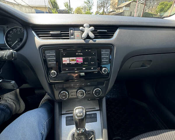 Сірий Шкода Октавія, об'ємом двигуна 2 л та пробігом 300 тис. км за 13000 $, фото 12 на Automoto.ua