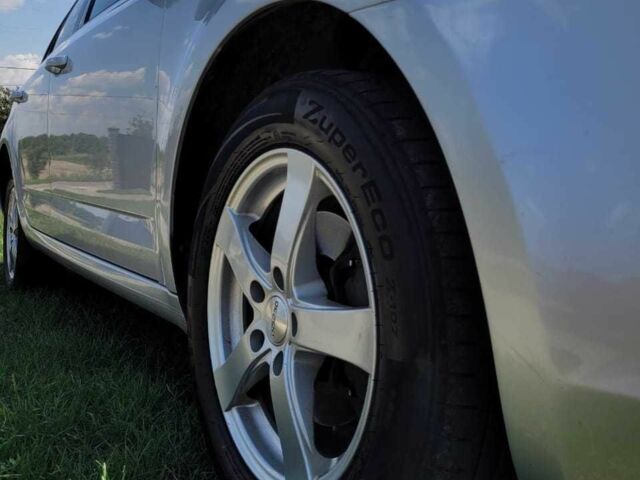 Серый Шкода Октавия, объемом двигателя 2 л и пробегом 300 тыс. км за 11350 $, фото 3 на Automoto.ua