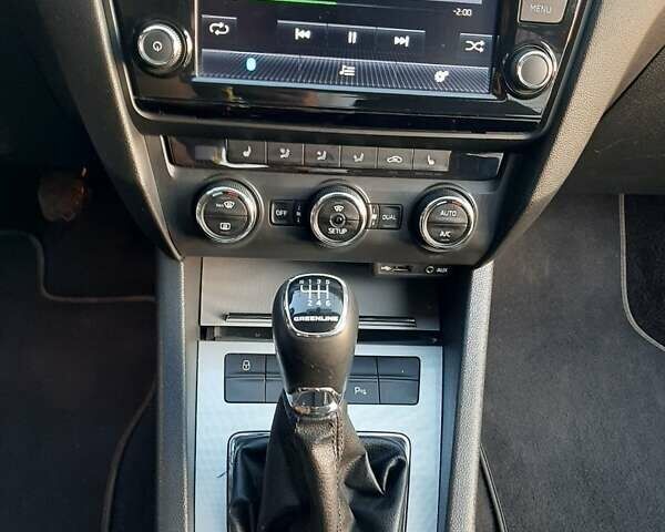 Шкода Октавия 2015 в Калуше на Automoto.ua Серый Шкода Октавия, объемом двигателя 1.6 л и пробегом 313 тыс. км за 10300 $, фото 8 на Automoto.ua
