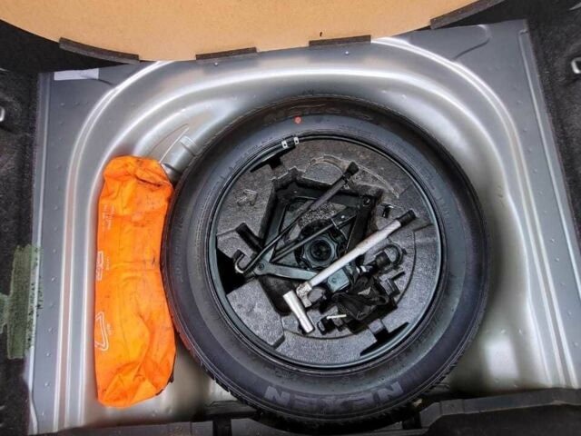 Серый Шкода Октавия, объемом двигателя 2 л и пробегом 300 тыс. км за 11350 $, фото 6 на Automoto.ua