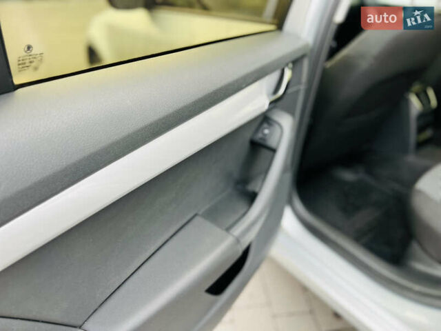 Серый Шкода Октавия, объемом двигателя 1.6 л и пробегом 273 тыс. км за 9800 $, фото 9 на Automoto.ua