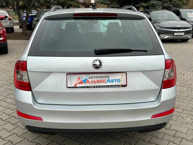 Серый Шкода Октавия, объемом двигателя 2 л и пробегом 239 тыс. км за 12500 $, фото 5 на Automoto.ua