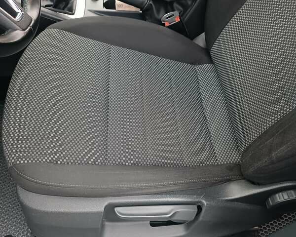 Серый Шкода Октавия, объемом двигателя 1.6 л и пробегом 212 тыс. км за 11900 $, фото 6 на Automoto.ua