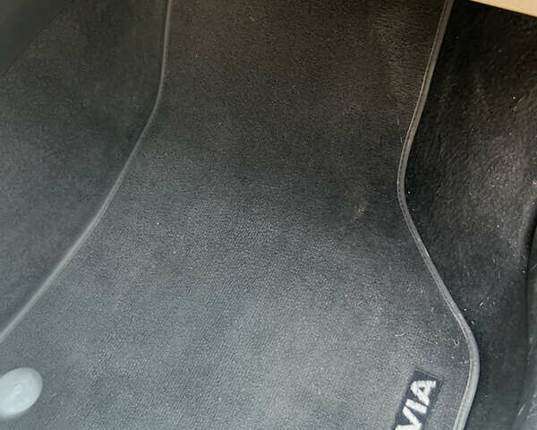 Серый Шкода Октавия, объемом двигателя 1.97 л и пробегом 282 тыс. км за 12500 $, фото 52 на Automoto.ua