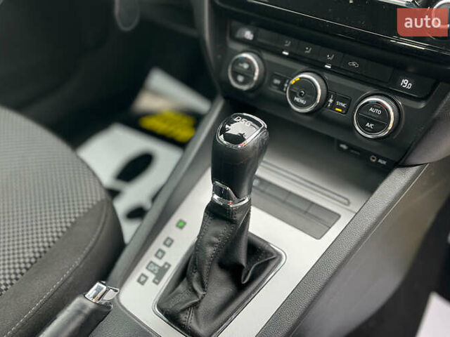 Серый Шкода Октавия, объемом двигателя 1.6 л и пробегом 305 тыс. км за 11600 $, фото 14 на Automoto.ua