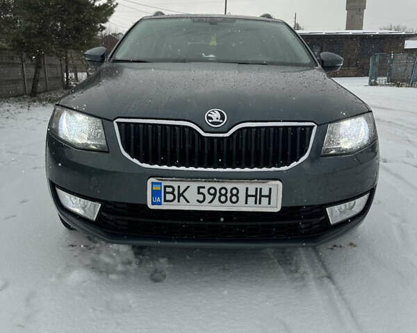 Серый Шкода Октавия, объемом двигателя 1.6 л и пробегом 204 тыс. км за 12800 $, фото 2 на Automoto.ua