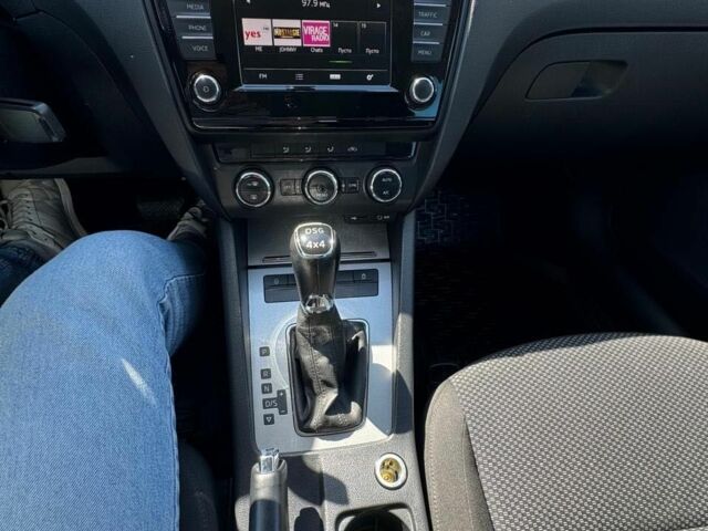 Сірий Шкода Октавія, об'ємом двигуна 2 л та пробігом 300 тис. км за 13000 $, фото 14 на Automoto.ua