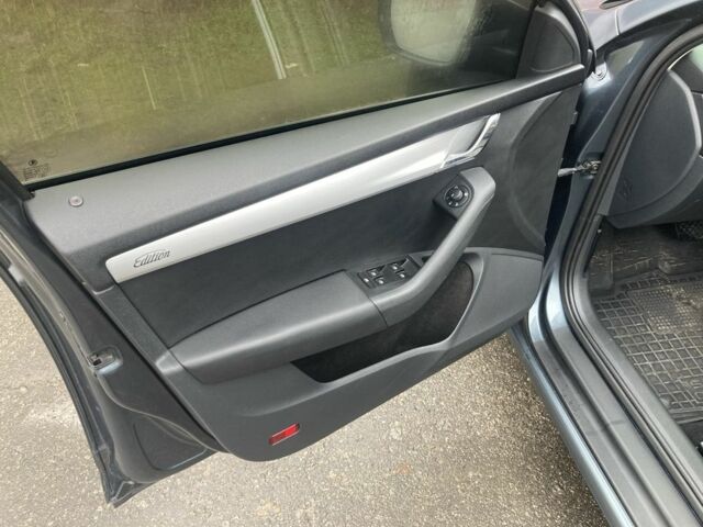 Серый Шкода Октавия, объемом двигателя 2 л и пробегом 269 тыс. км за 13300 $, фото 8 на Automoto.ua